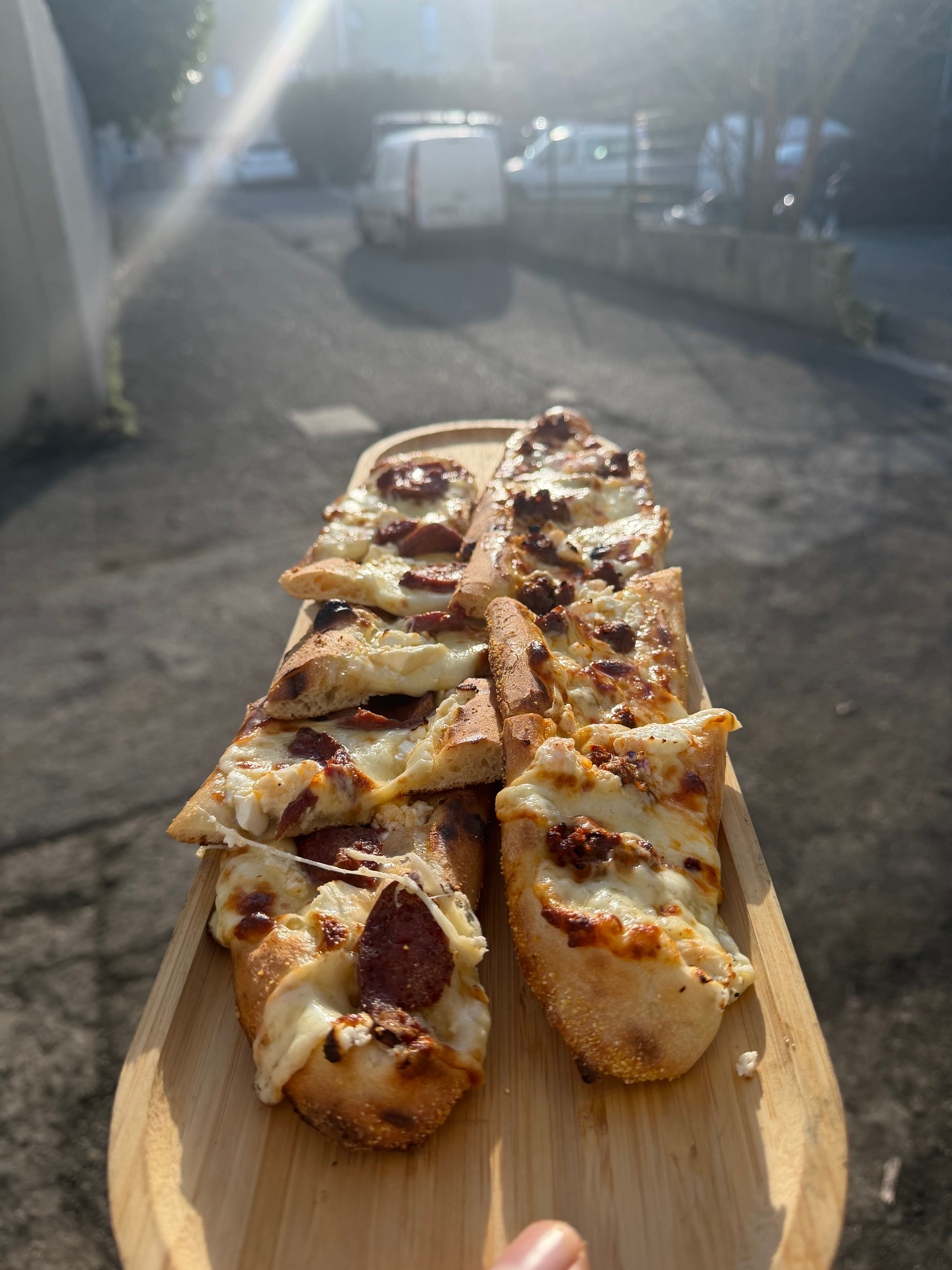 Pain garni au fromage préparé par Aslan Kebab Montpellier